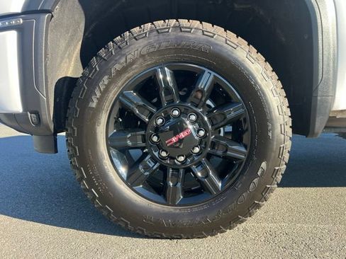 Used 2025 GMC Sierra 2500 AT4 AWD/4WD image 16