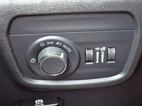 Used 2025 Jeep Grand Cherokee Altitude AWD/4WD image 21