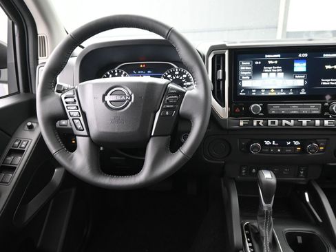 New 2025 Nissan Frontier SV w/ SV Convenience Package RWD image 12