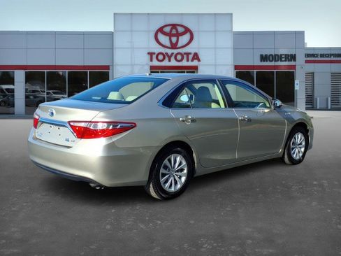 Used 2016 Toyota Camry LE image 6