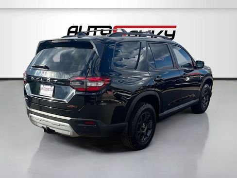 Used 2025 Honda Pilot TrailSport image 7