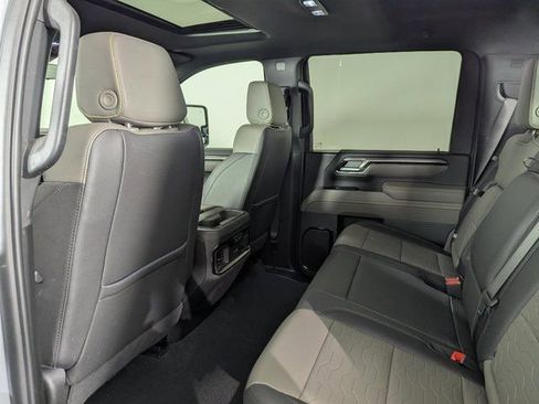 Used 2025 Chevrolet Silverado 2500 ZR2 w/ Technology Package image 17