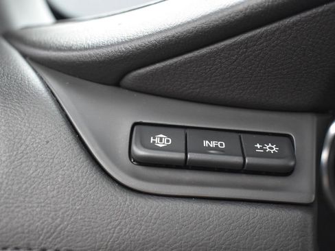 Used 2016 Cadillac Escalade Luxury image 12