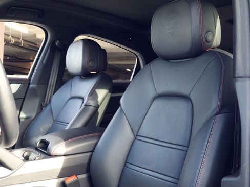 Certified 2024 Porsche Cayenne Coupe image 5