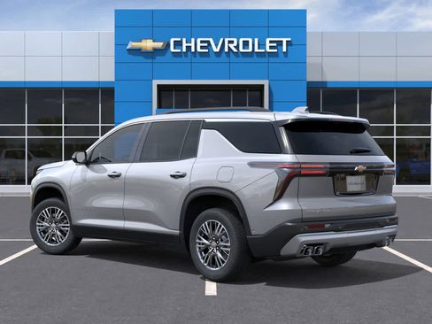 New 2025 Chevrolet Traverse LT image 3