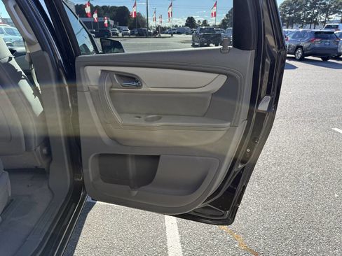 Used 2017 Chevrolet Traverse LT w/ Style and Technology Package image 23