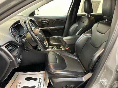 Used 2020 Jeep Cherokee Latitude Plus w/ Cold Weather Group image 4