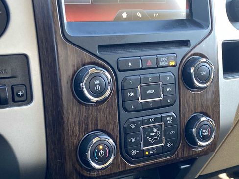 Used 2014 Ford F150 Lariat w/ Lariat Chrome Package image 24