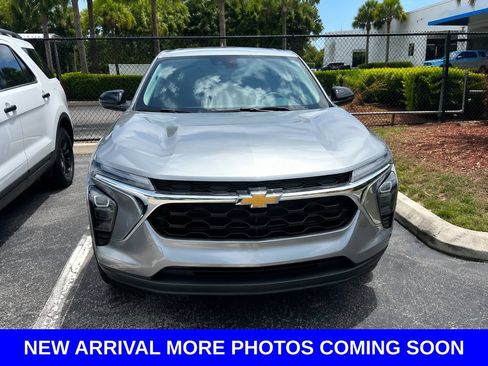 Used 2024 Chevrolet Trax LS FWD image 3