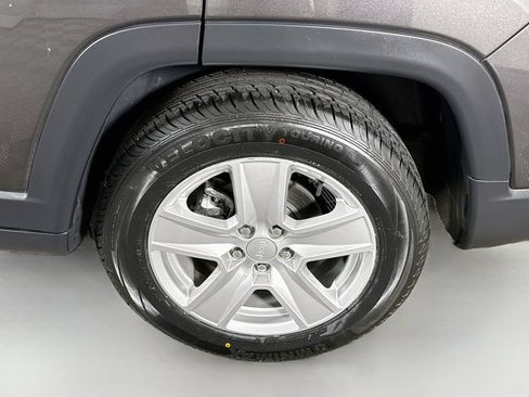 Used 2022 Jeep Compass Latitude FWD image 32