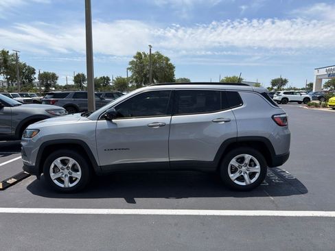 Used 2023 Jeep Compass Latitude w/ Convenience Group AWD/4WD image 5