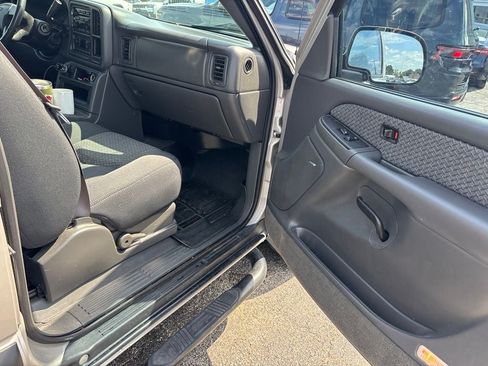 Used 2004 Chevrolet Avalanche 2WD w/ Preferred Equipment Group image 19