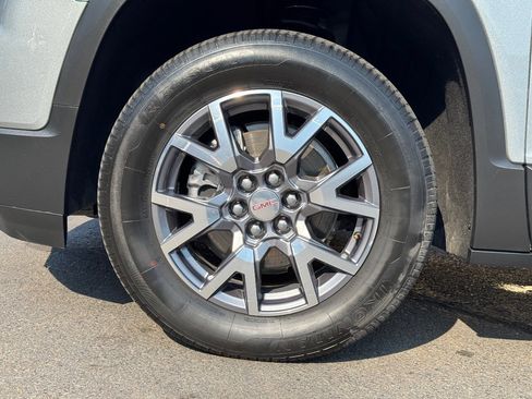 Used 2023 GMC Acadia SLT image 6