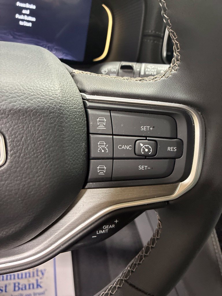 Used 2025 Jeep Wagoneer Series III w/ Premium Group I AWD/4WD image 17