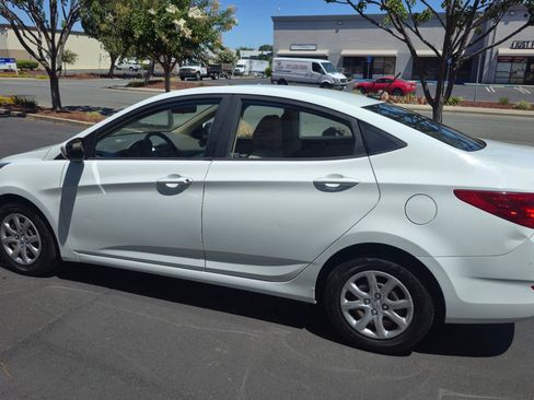 Used 2014 Hyundai Accent GLS FWD image 5