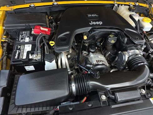 Used 2018 Jeep Wrangler Unlimited Sahara image 30