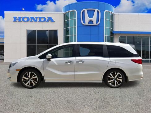 Used 2024 Honda Odyssey Touring image 3