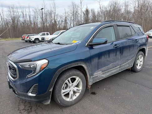 Used 2021 GMC Terrain SLE w/ Driver Convenience Package image 3