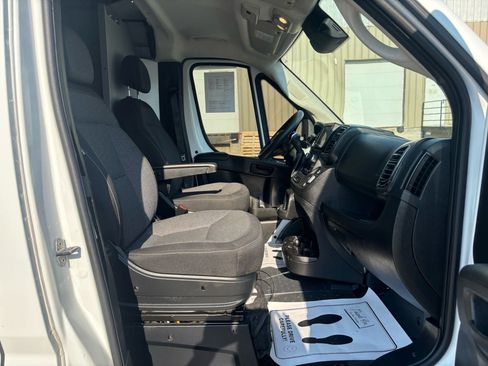 Used 2025 RAM ProMaster 2500 w/ Convenience Group FWD image 11