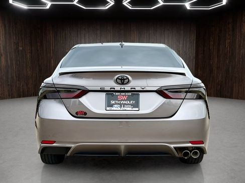 Used 2022 Toyota Camry SE FWD image 6