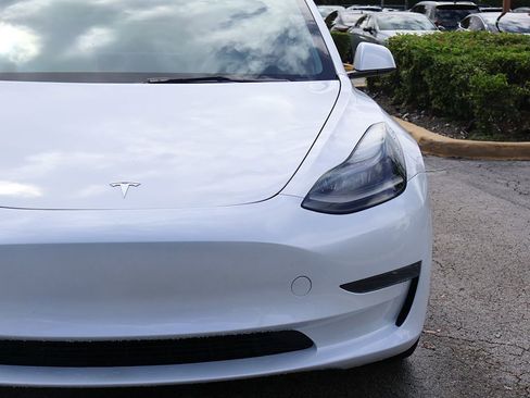 Used 2023 Tesla Model 3 Standard Range image 14