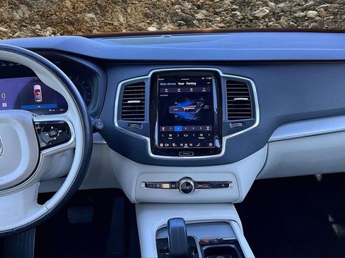 Used 2023 Volvo XC90 B5 Core image 6