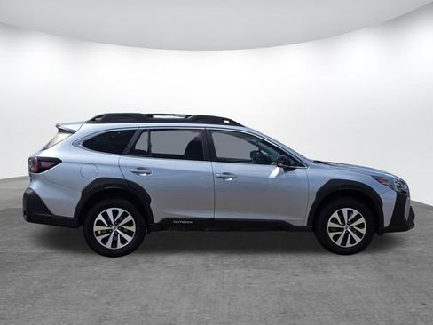 Used 2023 Subaru Outback Premium AWD/4WD image 3