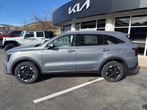 New 2025 Kia Sorento S image 3
