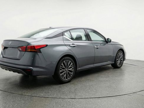 Used 2025 Nissan Altima 2.5 SV image 9