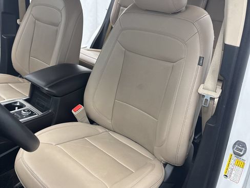 Used 2024 Ford Explorer Limited AWD/4WD image 9