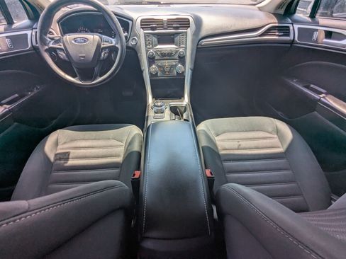 Used 2018 Ford Fusion SE FWD image 28