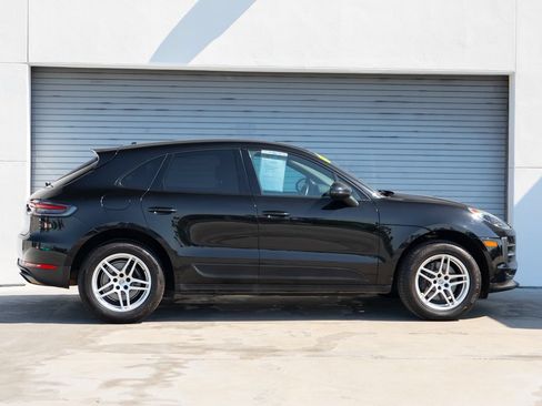 Used 2020 Porsche Macan w/ Premium Package AWD/4WD image 8