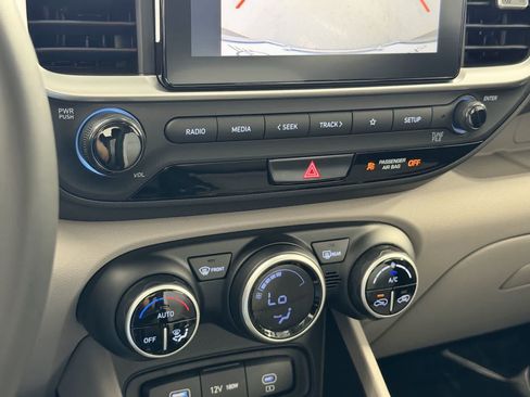 Used 2025 Hyundai Venue SEL FWD image 22