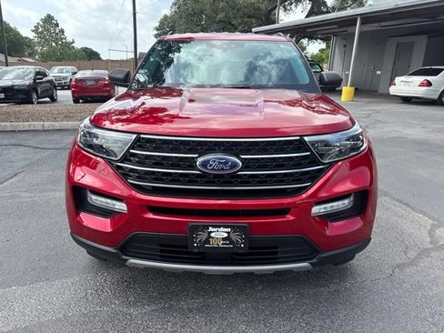 Used 2023 Ford Explorer XLT w/ Equipment Group 202A RWD image 2