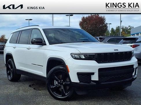 Used 2023 Jeep Grand Cherokee L Laredo image 1