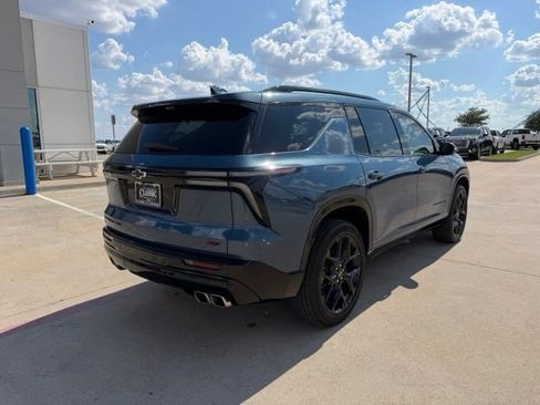 Used 2024 Chevrolet Traverse RS AWD/4WD image 3