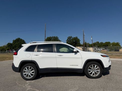 Used 2015 Jeep Cherokee Limited w/ Trailer Tow Group AWD/4WD image 2