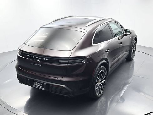 Certified 2025 Porsche Macan 4S Electric AWD/4WD image 40