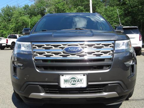 Used 2018 Ford Explorer XLT w/ Equipment Group 202A AWD/4WD image 2