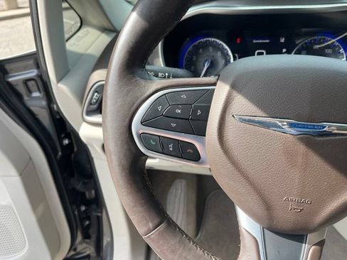 Used 2019 Chrysler Pacifica Touring-L w/ Advanced Safetytec Group FWD image 19