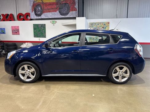 Used 2010 Pontiac Vibe AWD w/ Sun And Sound Package image 4