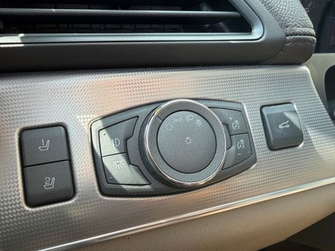 Used 2014 Lincoln MKX FWD w/ Equipment Group 101A image 21