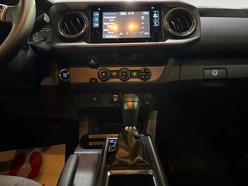 Used 2018 Toyota Tacoma TRD Sport RWD image 18