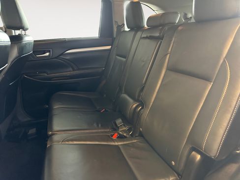 Used 2016 Toyota Highlander XLE FWD image 24