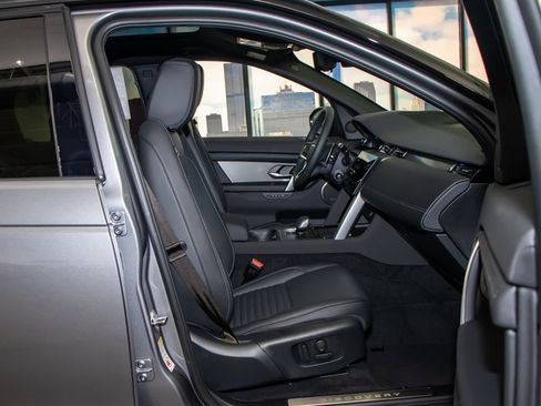 Certified 2025 Land Rover Discovery Sport Dynamic SE image 21