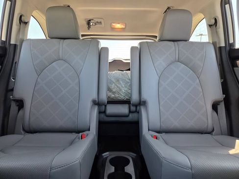 Used 2020 Toyota Highlander Platinum AWD/4WD image 11