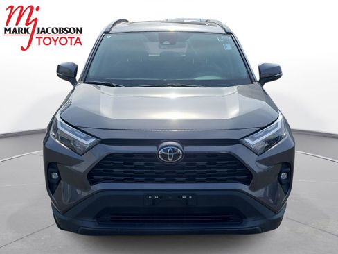 Used 2022 Toyota RAV4 XLE Premium image 3