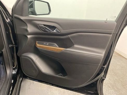 Used 2023 GMC Acadia SLE w/ Driver Convenience Package image 26