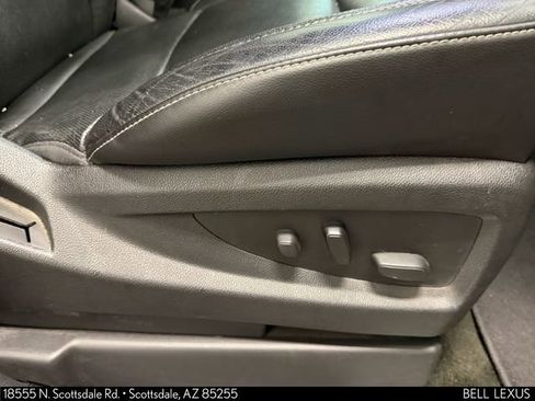 Used 2017 GMC Yukon XL SLT AWD/4WD image 14