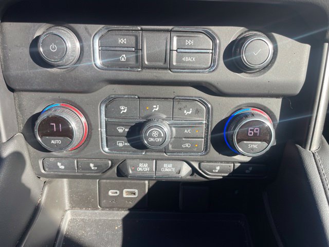 Used 2021 Chevrolet Suburban Z71 w/ Z71 Signature Package AWD/4WD image 16